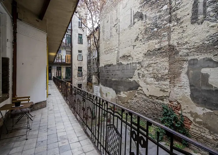 Bpr Calypso With A/c * Budapeşte