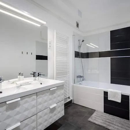 Bpr Calypso With A/c 布达佩斯